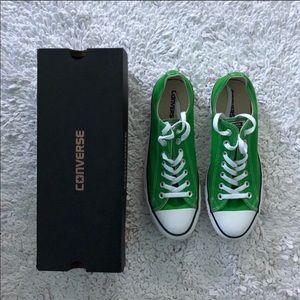 PRACTICALLY NEW Kelly Green Converse